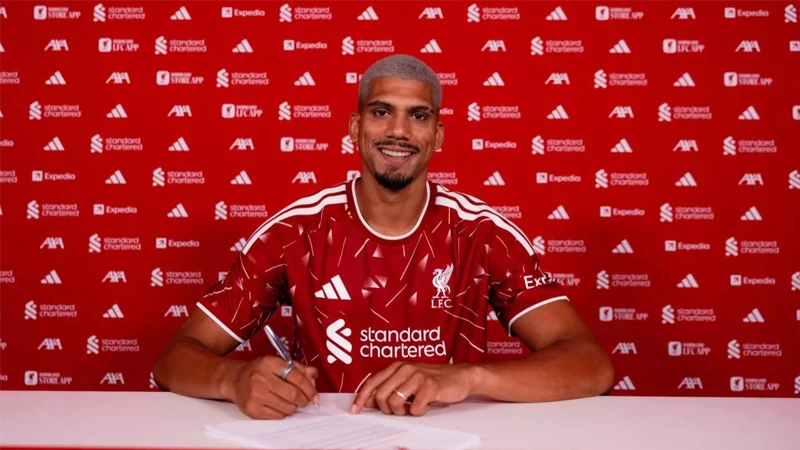 Liverpool hoàn tất mượn trung vệ thép Ronald Araujo từ Barcelona