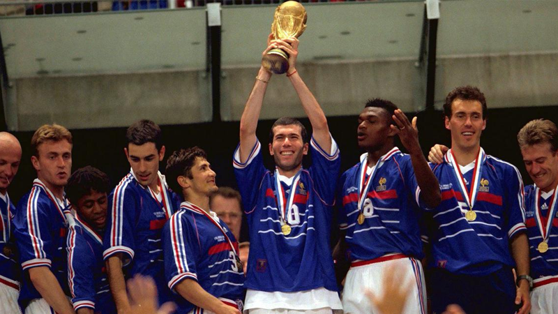 HLV Zidane từng vô địch World Cup 1998 khi là cầu thủ