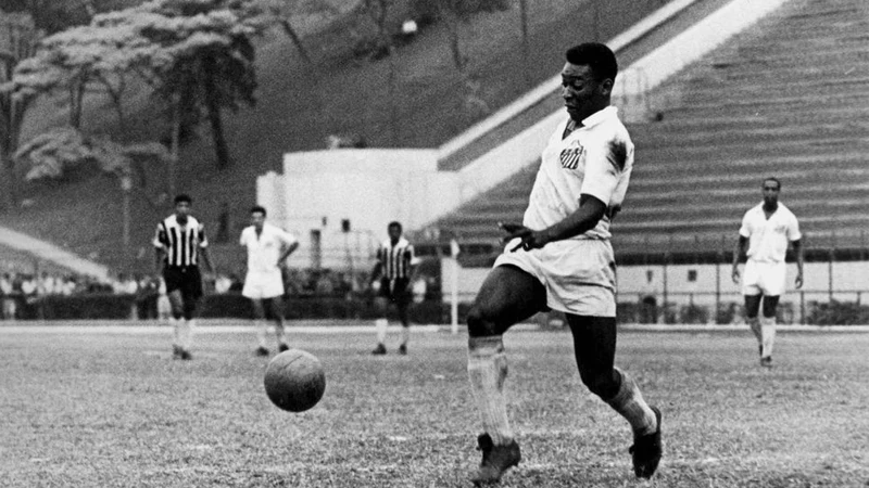 Vua bóng đá Pele xuất phát khu ổ chuột
